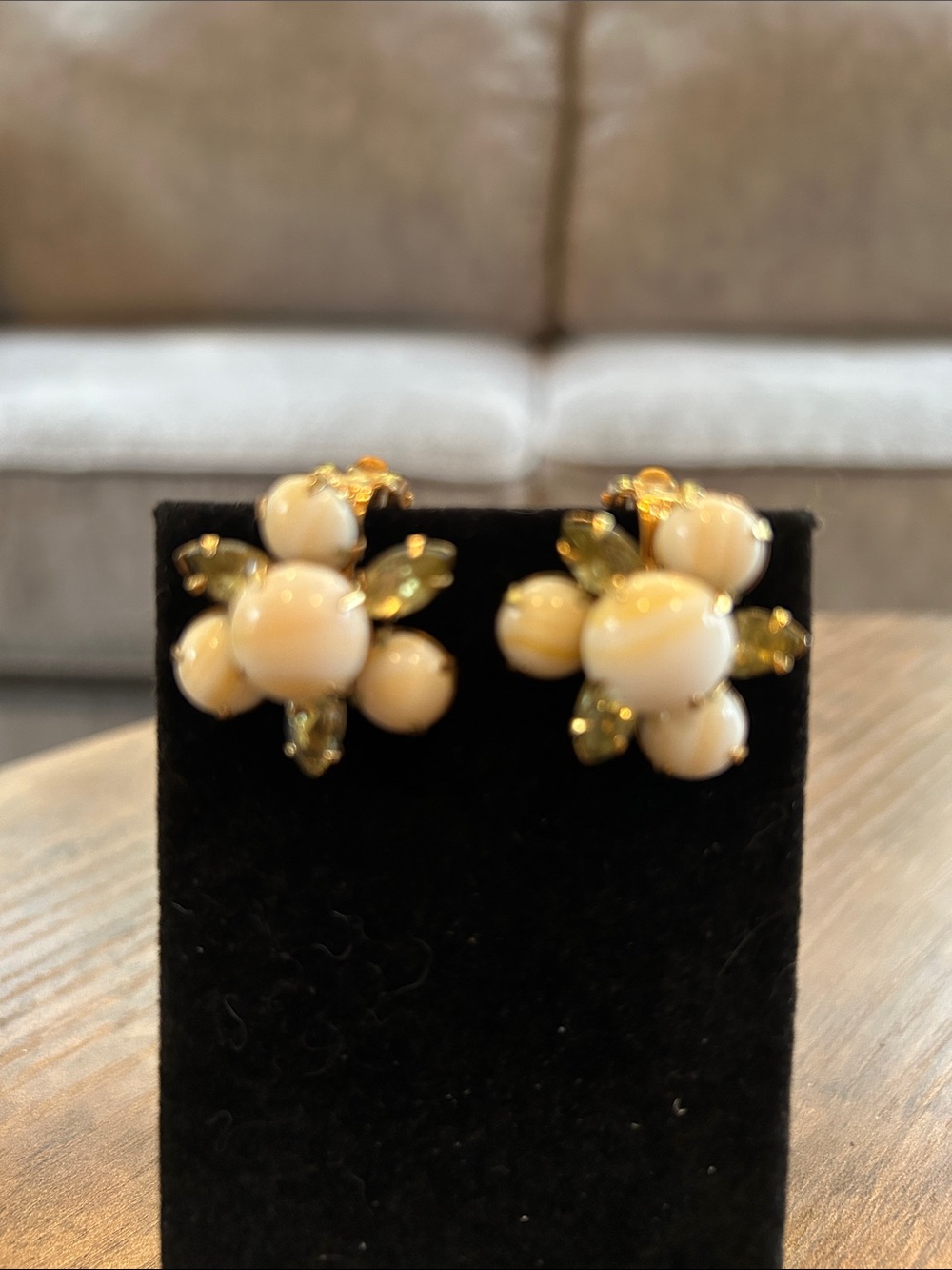 Beau Jewels Vintage Gold-Tone Cream And Light Green Cluster Clip on Earrings
